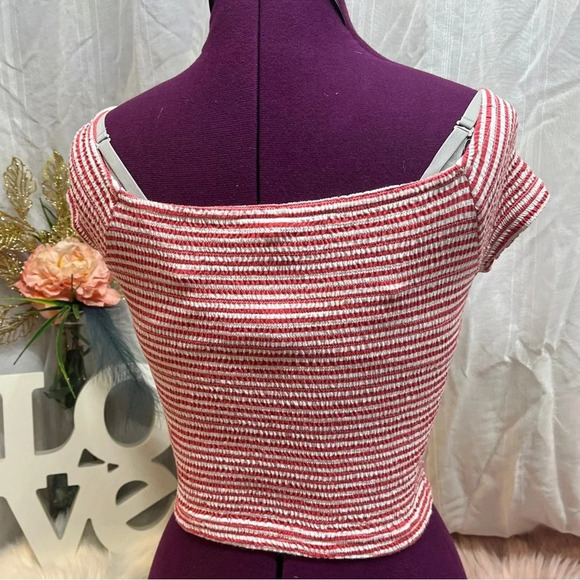 Divided red and white striped crop top super stretchy - Picture 3 of 10